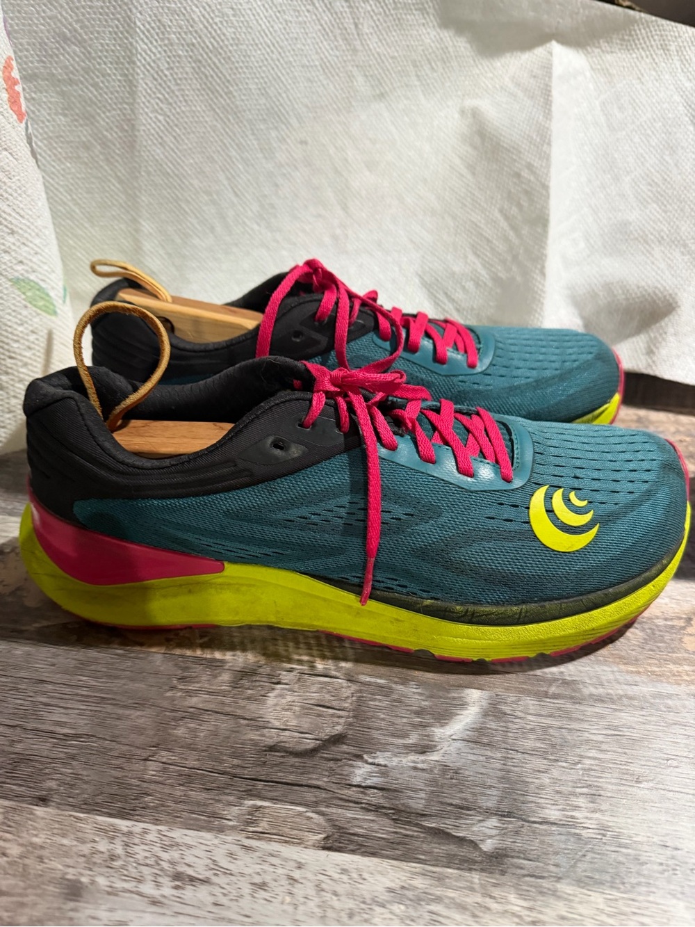 Women's size 11 Topo Ultra Athletic sneakers